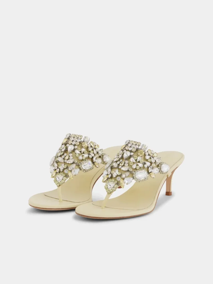 Sandalias de tacón bajo con strass