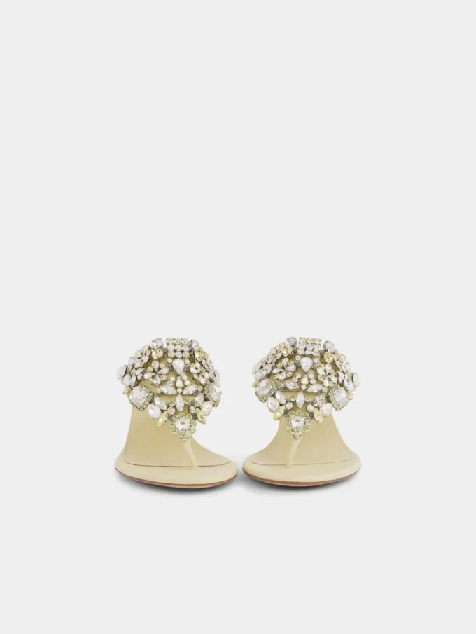 Sandalias de tacón bajo con strass