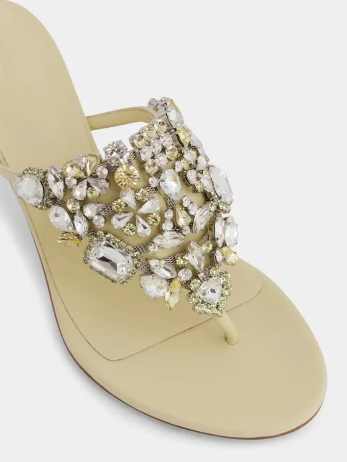 Sandalias de tacón bajo con strass