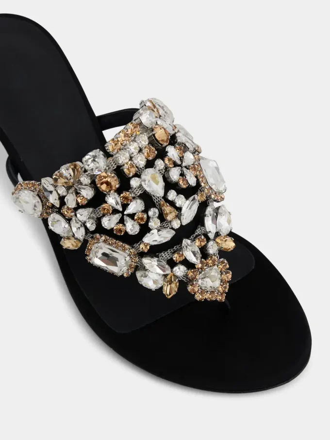 Sandalias de tacón bajo con strass