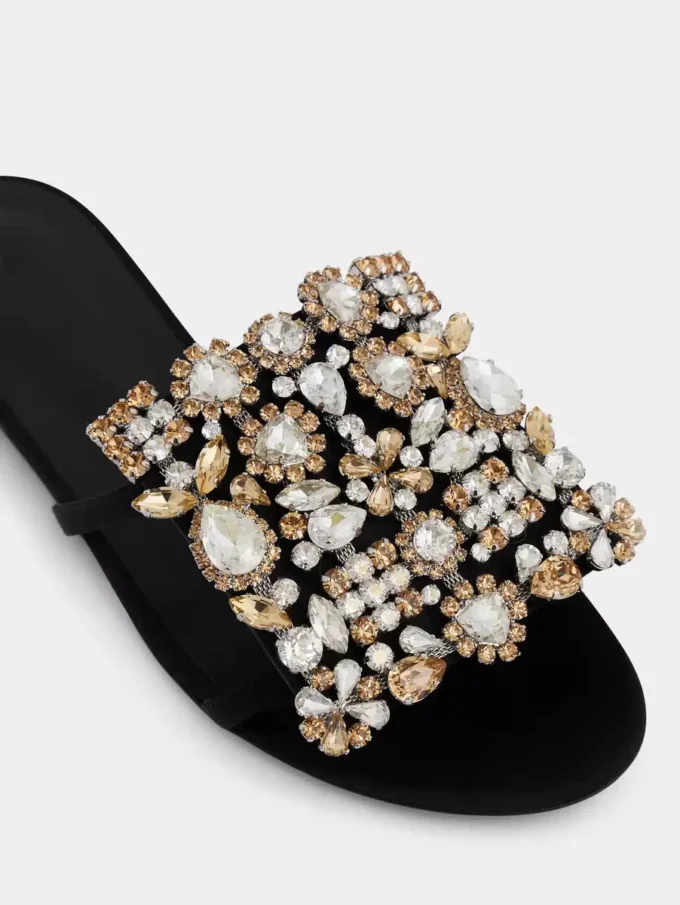 Sandalias planas con pedrería