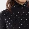 Top negro adornado con cristales en jersey segunda piel.