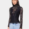 Top negro de manga larga de encaje y jersey