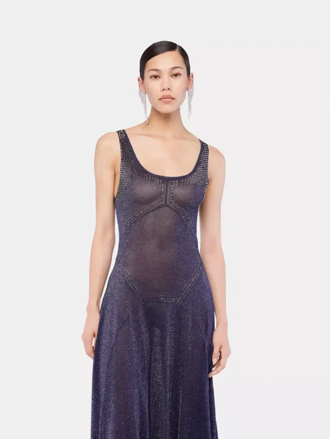 Vestido acampanado de punto con detalles hotfix