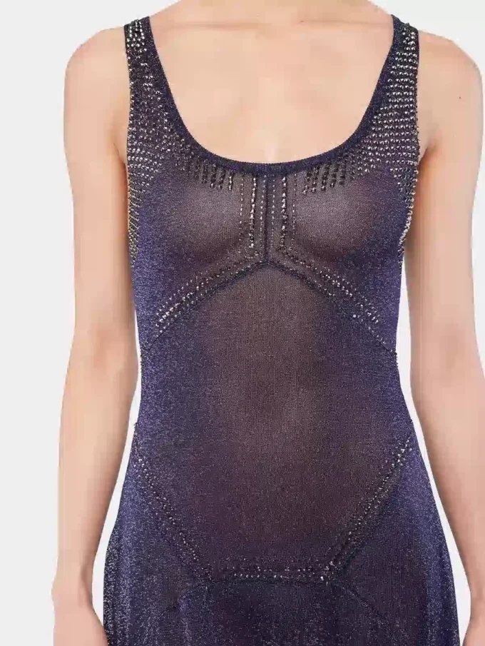 Vestido acampanado de punto con detalles hotfix
