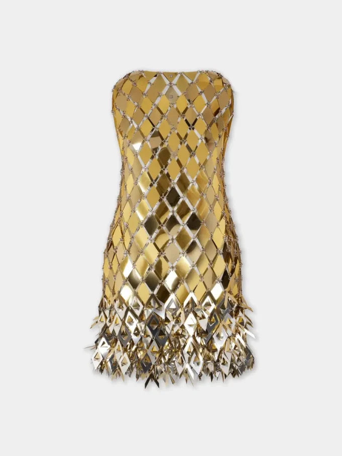 Vestido corto dorado en ensamblaje