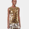 Vestido corto dorado en ensamblaje