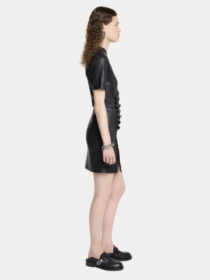 Vestido corto fruncido de piel de cordero