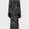 Vestido de crepé con bordado de perlas