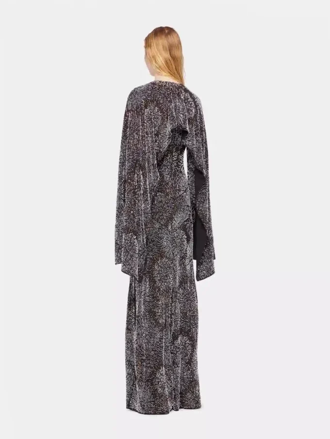 Vestido de crepé con bordado de perlas