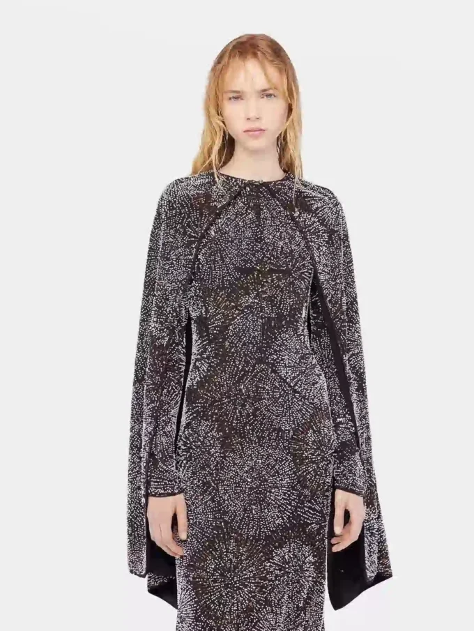 Vestido de crepé con bordado de perlas