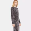 Vestido de crepé con bordado de perlas