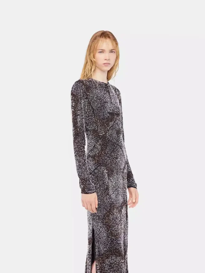 Vestido de crepé con bordado de perlas