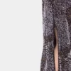 Vestido de crepé con bordado de perlas
