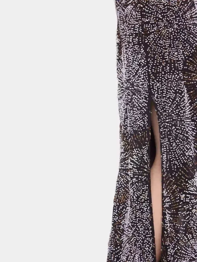 Vestido de crepé con bordado de perlas