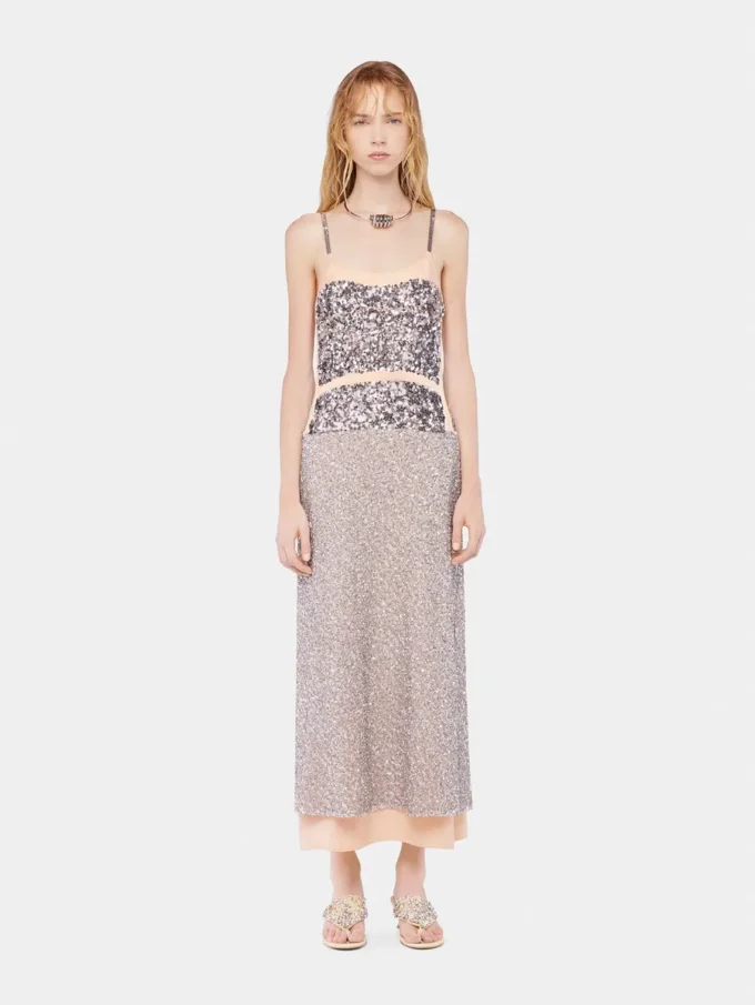 Vestido de gasa con lentejuelas plateadas