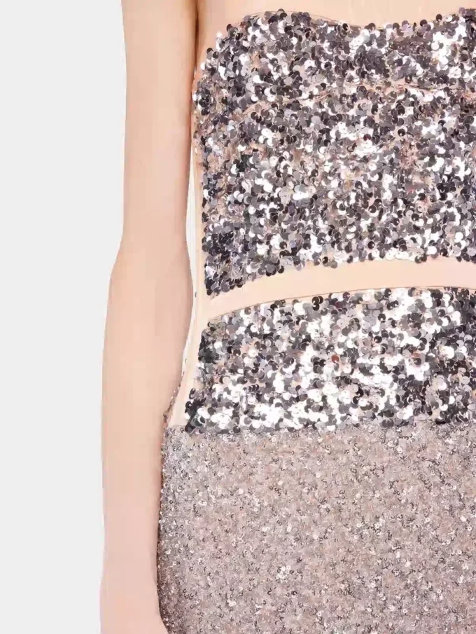 Vestido de gasa con lentejuelas plateadas