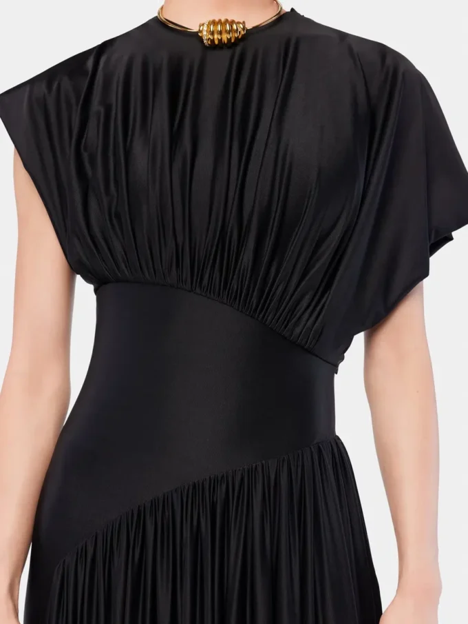 Vestido largo con detalles fruncidos