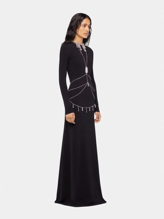 Vestido largo de punto sin espalda con bordados
