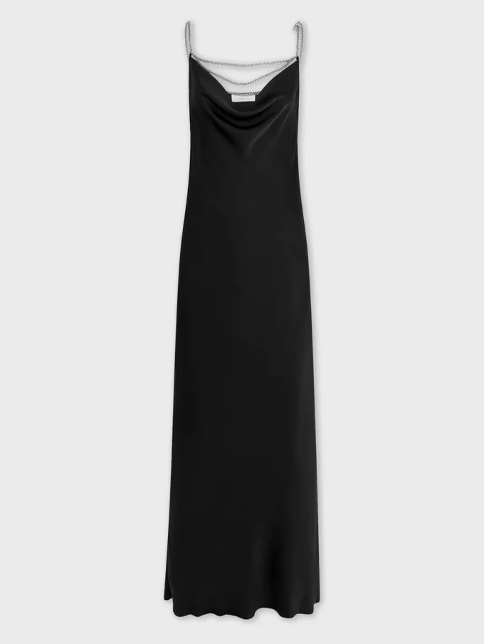 Vestido largo de satén con detalles de cadenas