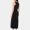 Vestido negro sin mangas drapeado con botones